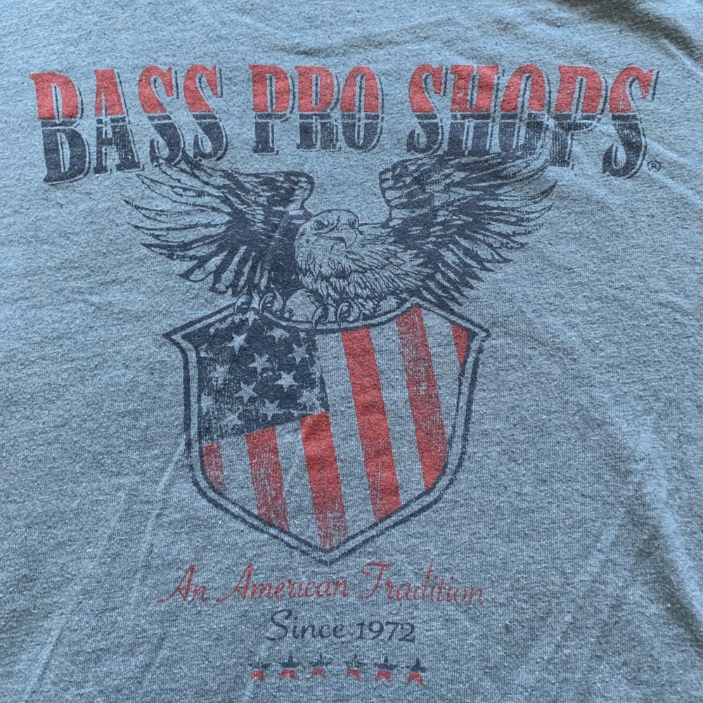 Bass pro shops T-shirt sz L